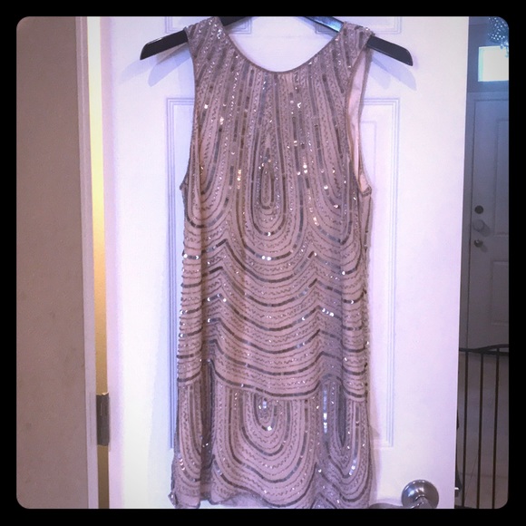 Parker Scalloped Sequenced Short Nude Dress. Small - Picture 2 of 5